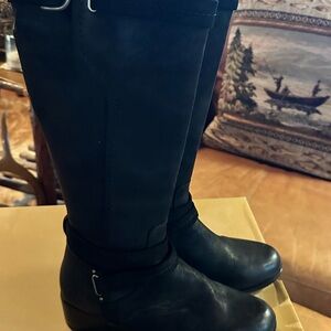 UGG W Darcie Black boots. Size 9.